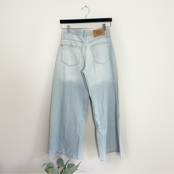 [BDG] Light Wash Wide Leg Casual Everyday Trendy Denim Jeans - Picture 6 of 7